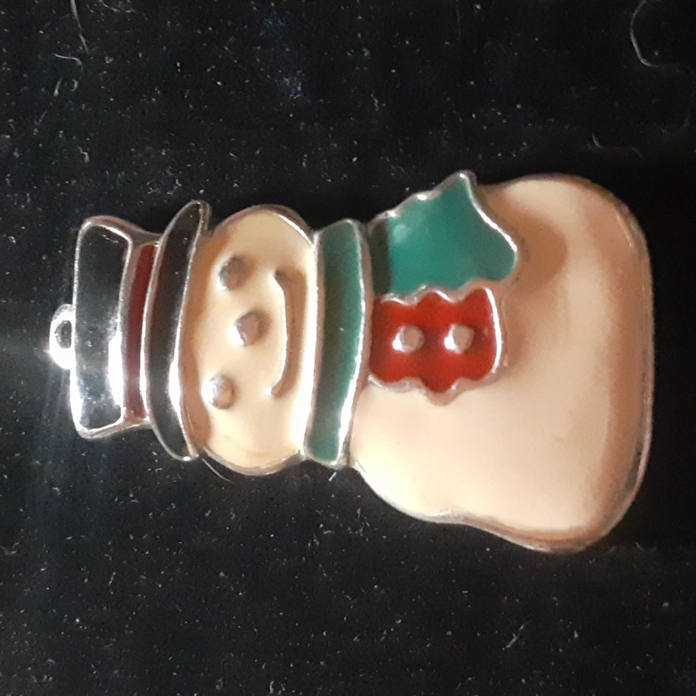 Charming Snowman Pendant  with Green Scarf
